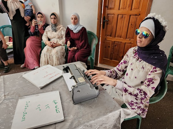 الطالبة الكفيفة ياسمين النجار تحصل على معدل 90.8٪ 13.jpg