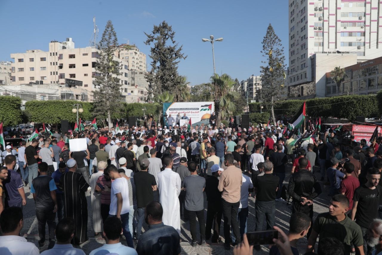 الجبهة الشعبية تُشارك في الوقفة التي نظمتها القـوى الوطنيـة والاسلامية في ساحـة الجندي المجهول بمدينة غزة رفضاً لزيارة الرئيس الأمريكي 5.jpg