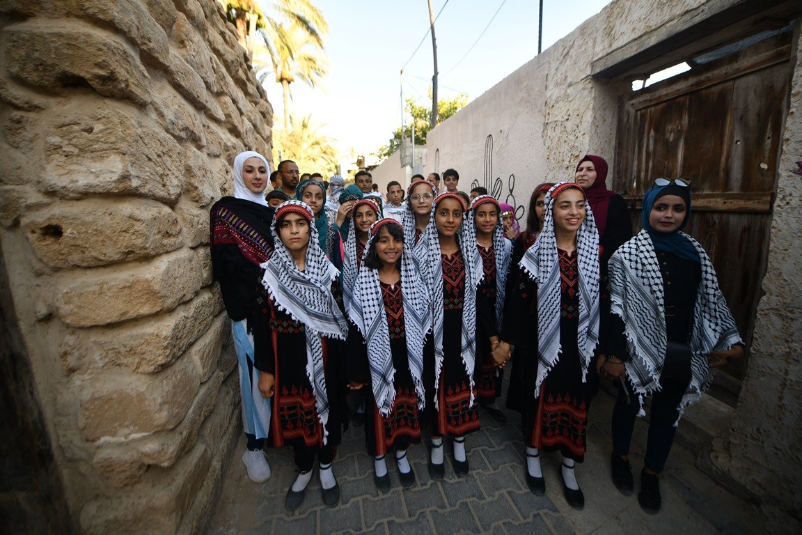 الثقافة والفكر الحر تنظم مسيرة تجوب خانيونس في يوم الزيّ الفلسطيني 6.jpeg
