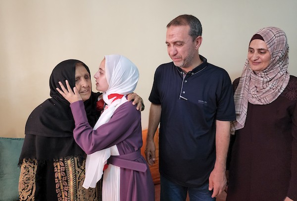 الأولى على فلسطين على الفرع العلمي مروة عيسى 99.7% من محافظة رفح جنوب قطاع غزة 8.jpg