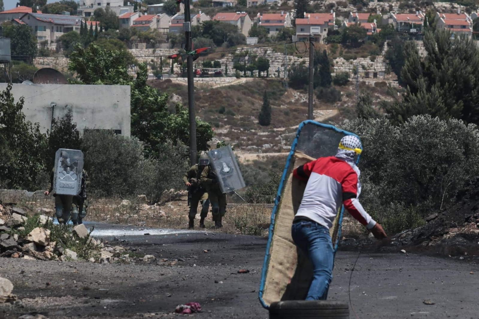 كفر قدوم تحيي الذكرى الحادية عشرة لانطلاقة مسيرتها الأسبوعية 6.jpg