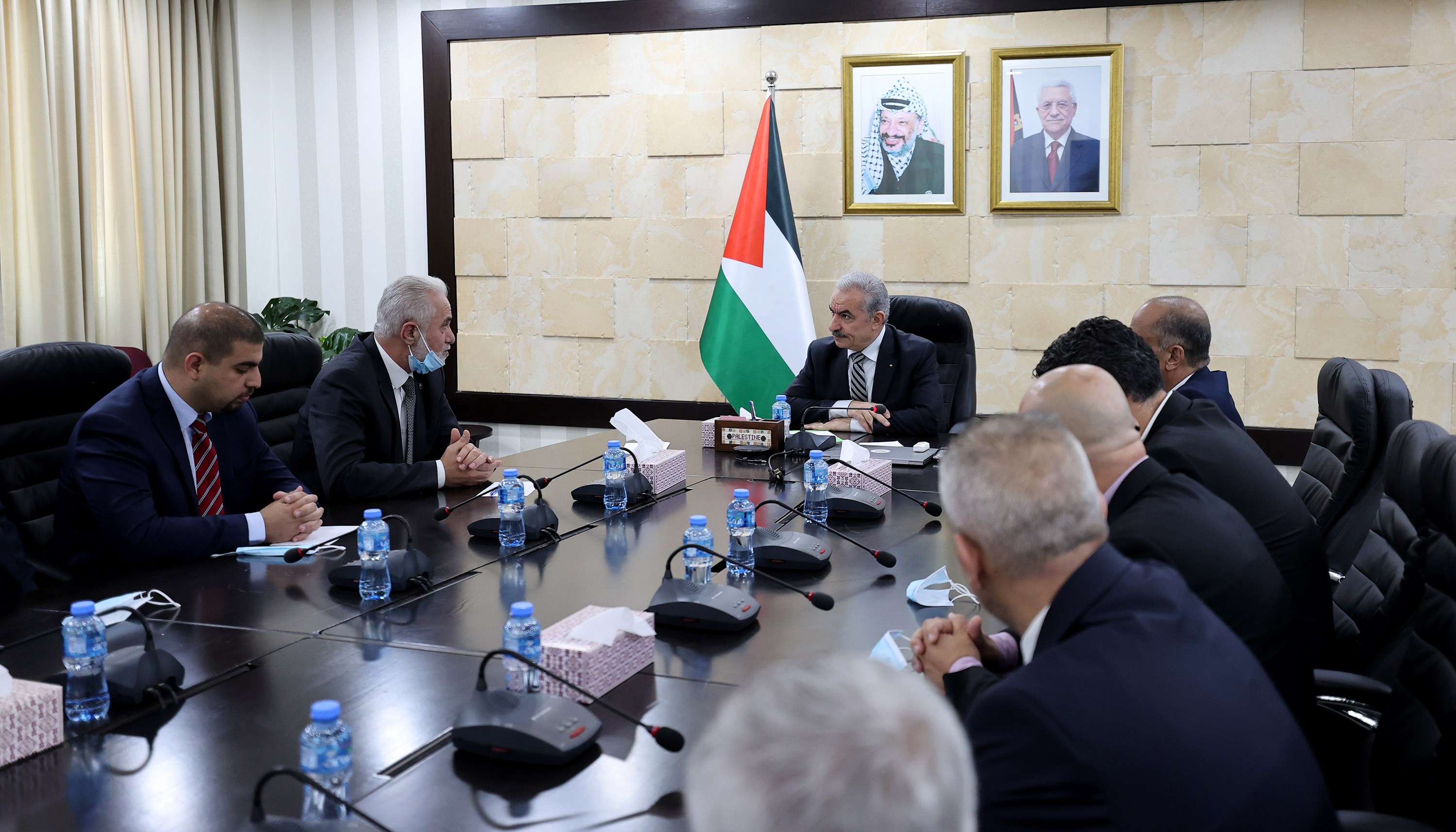 اشتية خلال استقباله نقابة المحامين 1.jpg