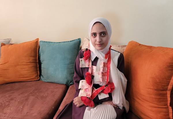 الأولى على فلسطين على الفرع العلمي مروة عيسى 99.7% من محافظة رفح جنوب قطاع غزة.jpg