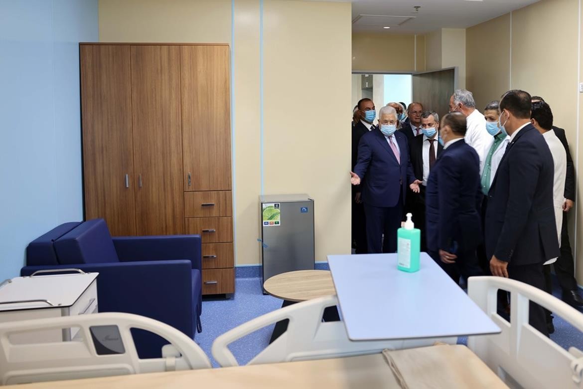 الرئيس يفتتح مركز العناية المتوسطة في مستشفى الاستشاري العربي.jpg