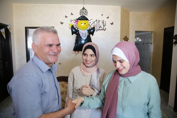 الأولى على فلسطين على الفرع الأدبي أية داوود 99.3 % في غزة 2.jpg