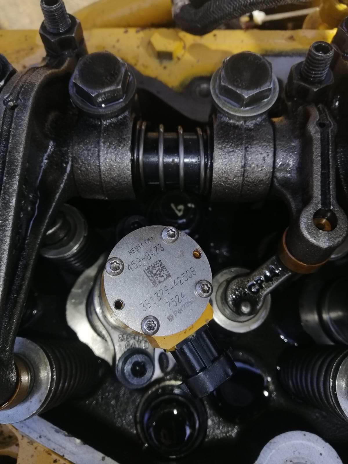 دائرة شؤون اللاجئين تعالج مشكلة كهرباء حي دير القاسي القديم بمخيم عين الحلوة وصيانة مولدها الكهربائي الرئيسي 2.jpg