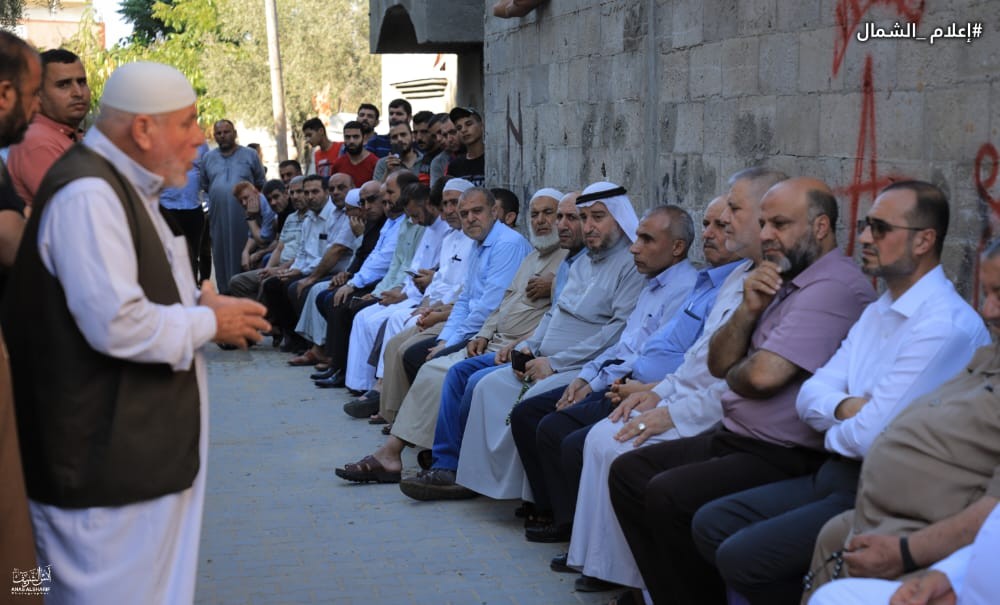 وفد وطني وشعبي كبير يضم العشرات من قادة الفصائل والمجتمع الفلسطيني والوجهاء والمخاتير يزورون عائلة دردونة في جباليا شمال قطاع غزة 1.jpg