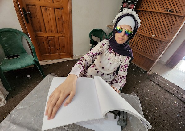 الطالبة الكفيفة ياسمين النجار تحصل على معدل 90.8٪ 2.jpg