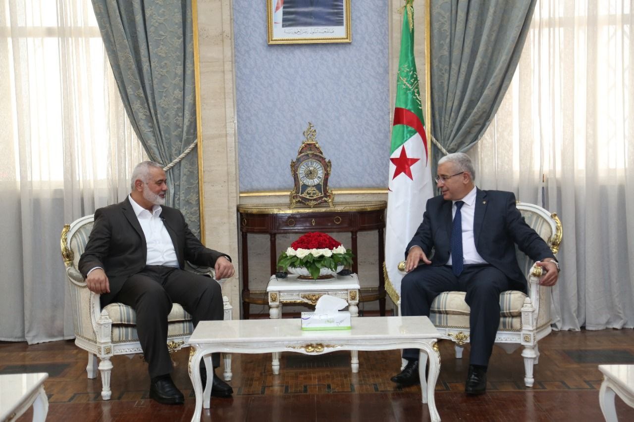 هنية ووفد قيادة الحركة يلتقون رئيس المجلس الشعبي الوطني الجزائري.jpg