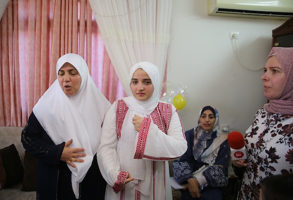 أسماء دياب الأولى في الفرع الشرعي.jpg