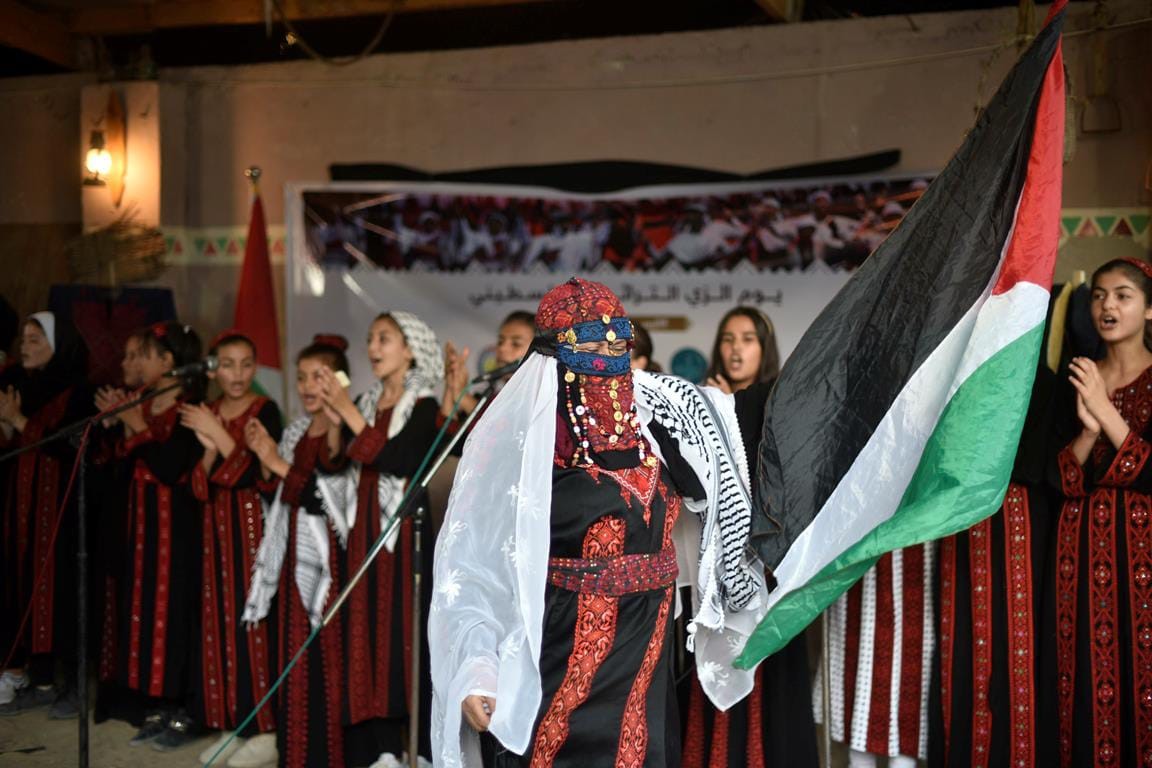 الثقافة والفكر الحر تنظم مسيرة تجوب خانيونس في يوم الزيّ الفلسطيني 7.jpeg