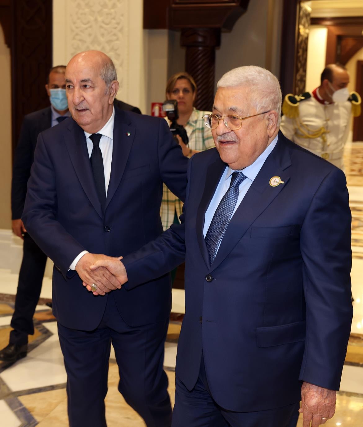 الرئيس محمود عباس، يجتمع مع نظيره الجزائري عبد المجيد تبون 6.jpg