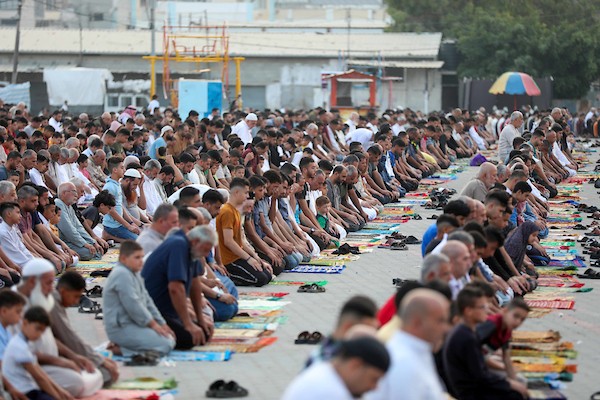 صلاة عيد الأضحى المبارك في مدينة النصيرات وسط قطاع غزة 10.jpg