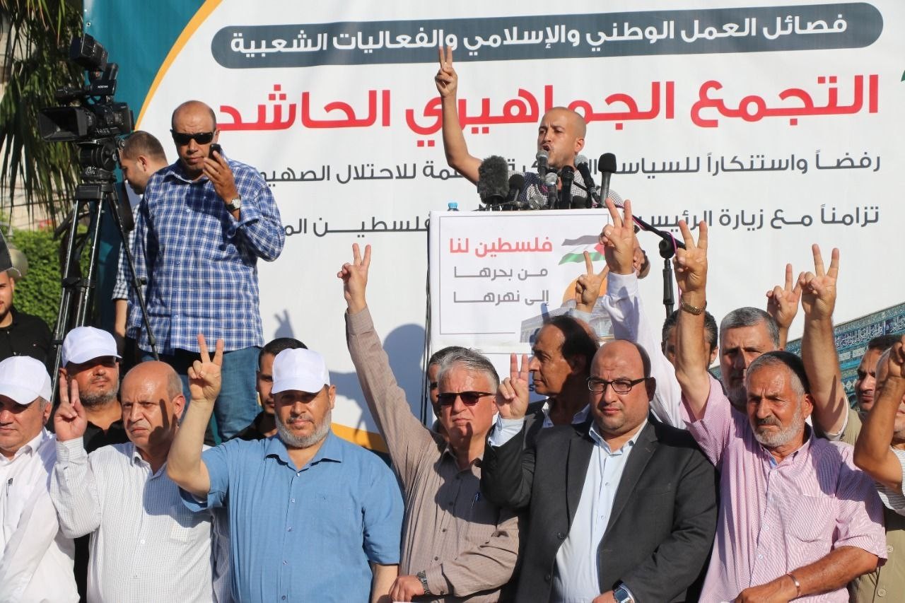 الجبهة الشعبية تُشارك في الوقفة التي نظمتها القـوى الوطنيـة والاسلامية في ساحـة الجندي المجهول بمدينة غزة رفضاً لزيارة الرئيس الأمريكي.jpg