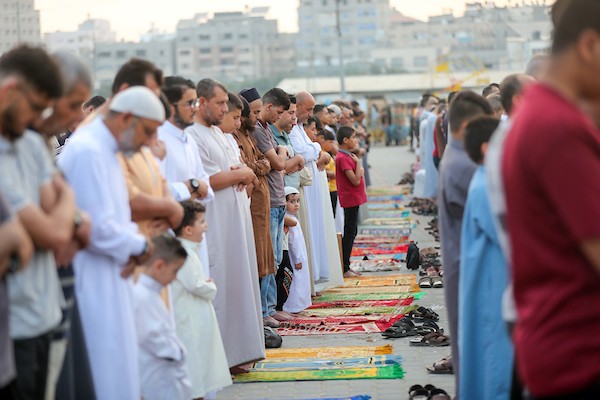 صلاة عيد الأضحى المبارك في مدينة النصيرات وسط قطاع غزة 13.jpg