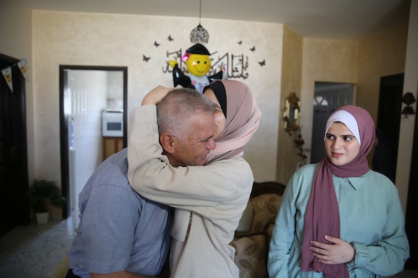 الأولى على فلسطين على الفرع الأدبي أية داوود 99.3 % في غزة 1.jpg