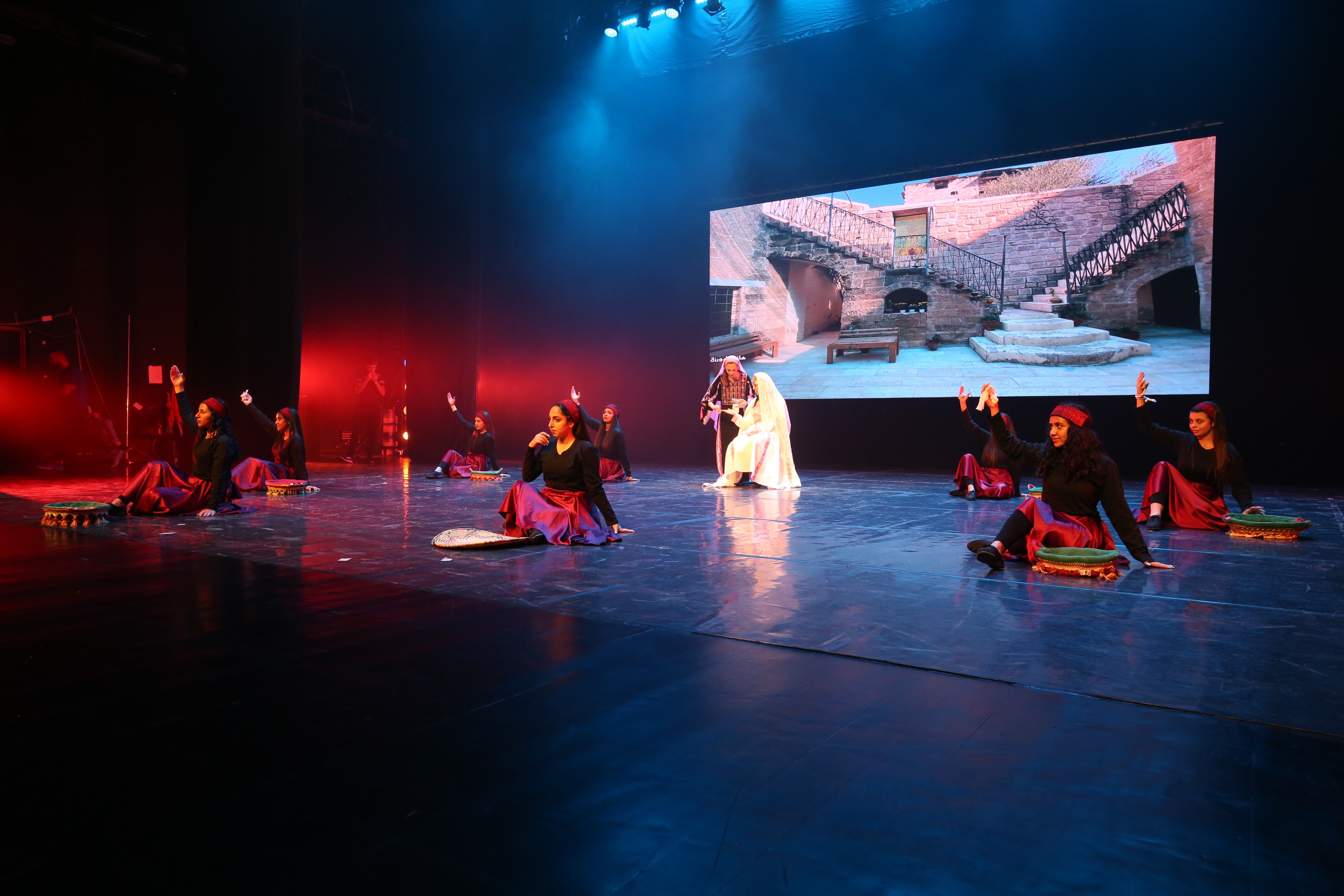 البيدر  تقدم عرضاً فنياً مسرحياً لدعم صندوق الطالب المحتاج في جامعة القدس المفتوحة  3.JPG