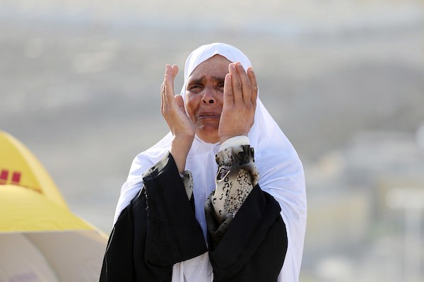 الحجاج المسلمون يقفون على جبل عرفات لأداء مناسبك الحج في مدينة مكة المكرمة 443.jpg