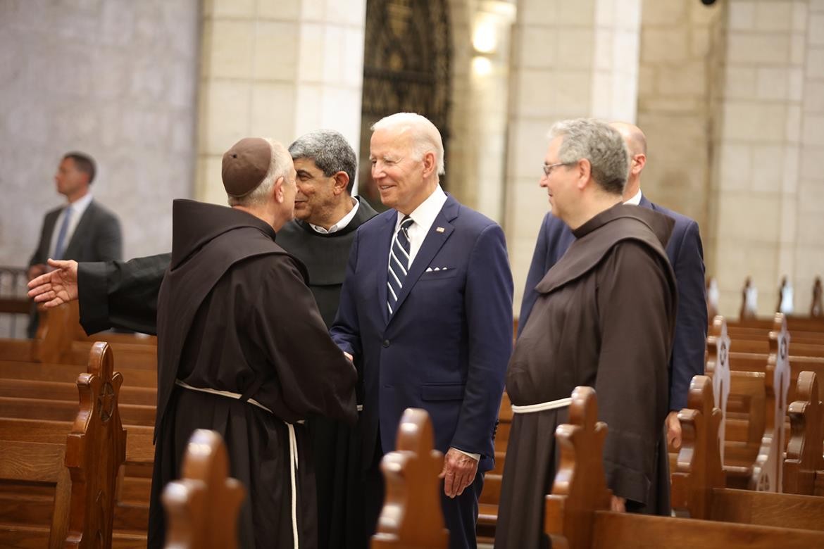 الرئيس الأميركي جو بايدن، خلال زيارته كنيسة المهد في بيت لحم 6.jpg