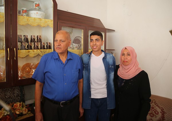 الأول على الفرع العلمي أنس الحرازين.jpg