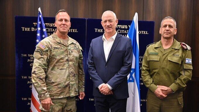 قائد سينتكوم يبحث في إسرائيل التهديدات الأمنية في الشرق الأوسط والخليج 2.jpg