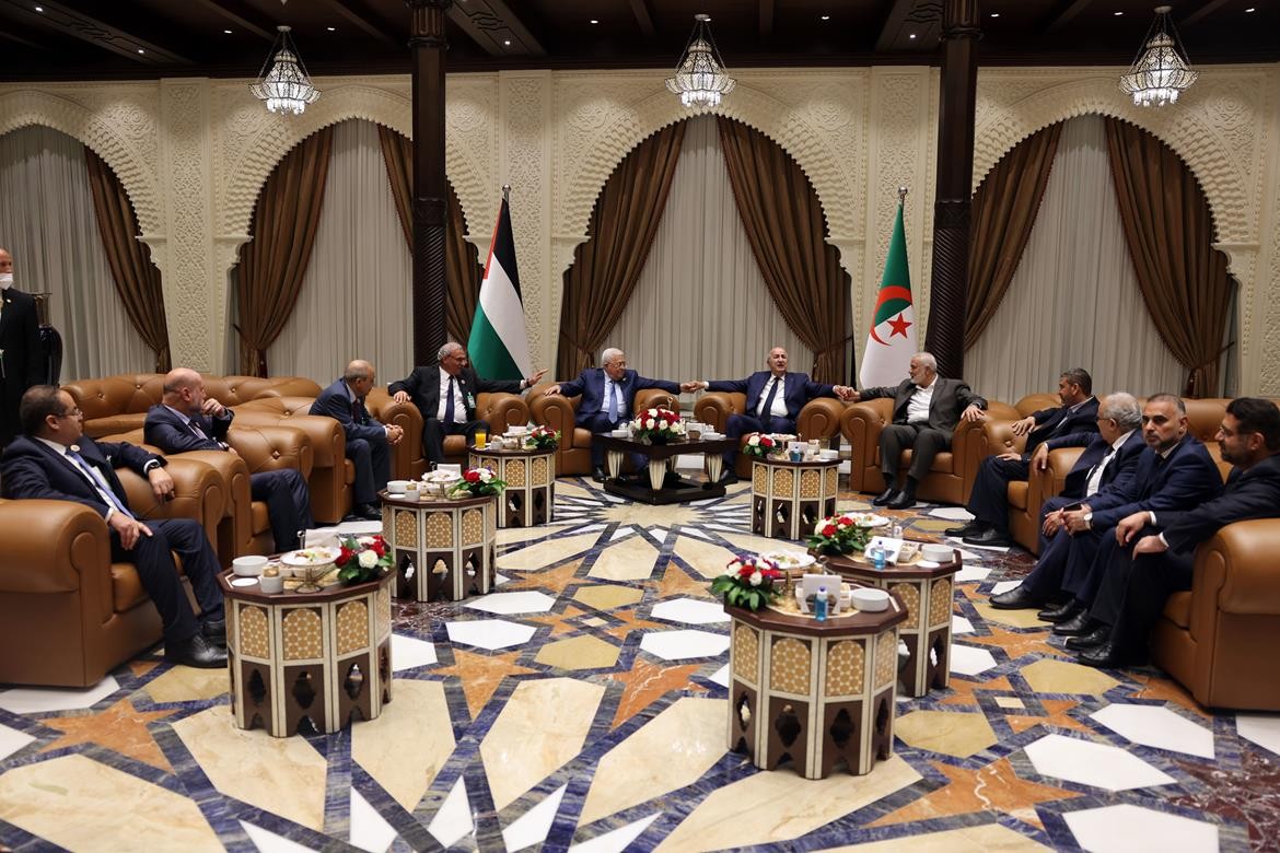 الرئيس محمود عباس،يجتمع مع الرئيس الجزائري عبد المجيد تبون 1.jpg