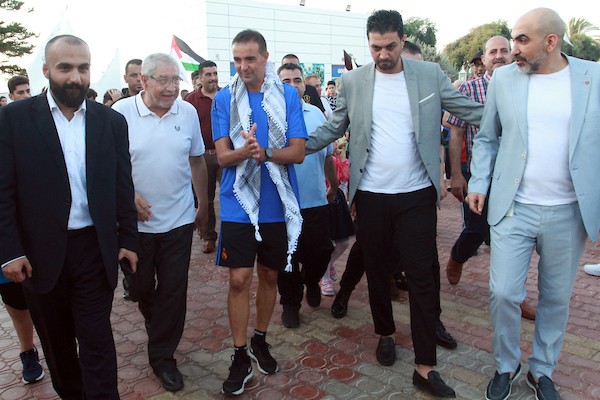 المدرب ديفيد هيرنانديز مدرب أحد الفئات السنية للناشئين بنادي ريال مدريد يزور قطاع غزة 24.jpg