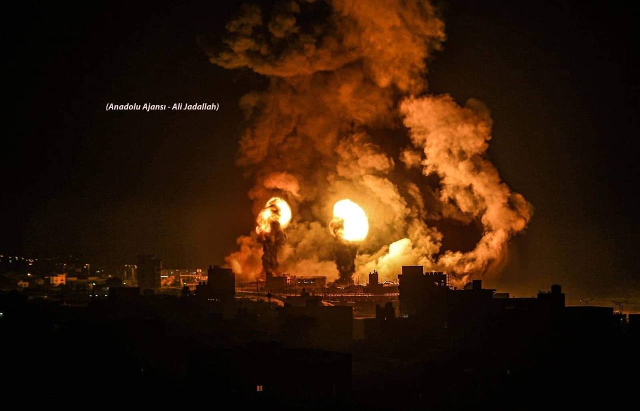 صور من القصف الإسرائيلي غرب غزة .. تصوير.. علي جاد الله 1.jpg