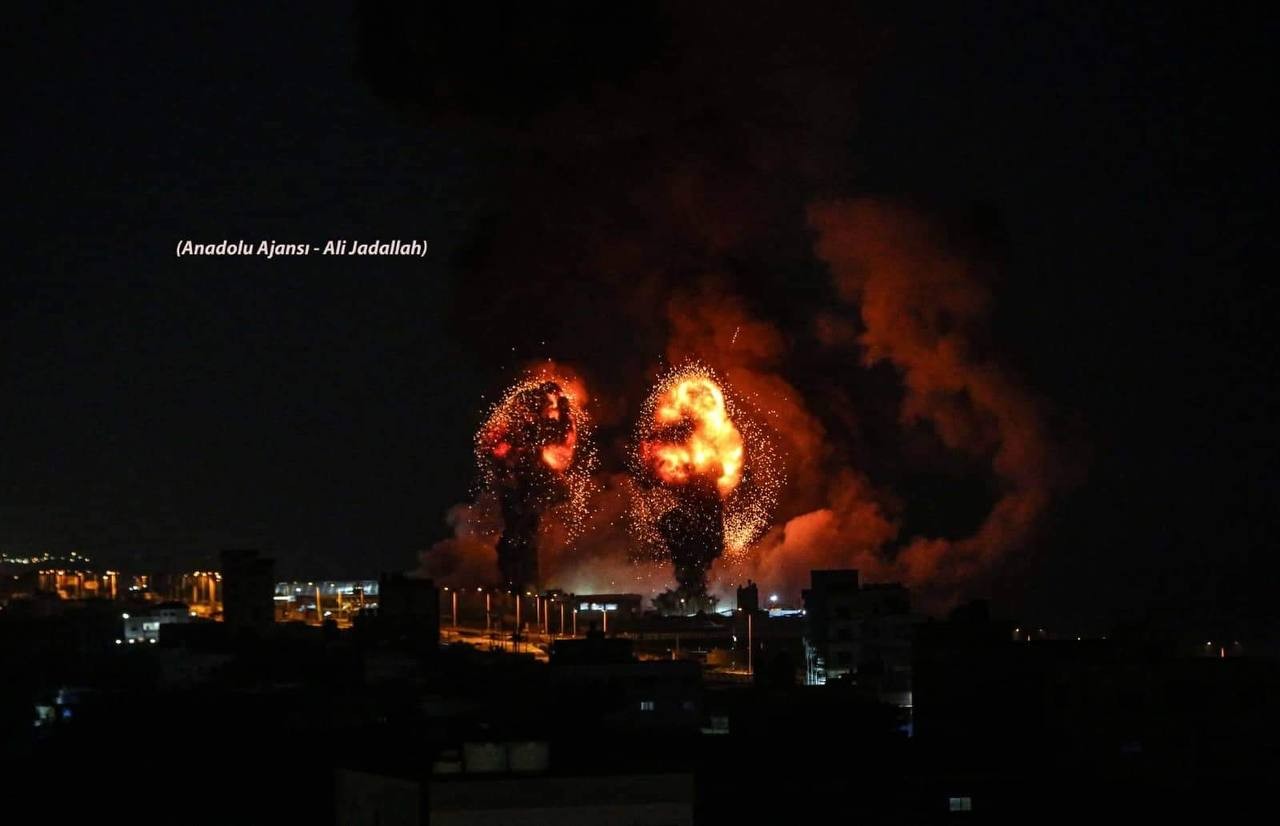 صور من القصف الإسرائيلي غرب غزة .. تصوير.. علي جاد الله 3.jpg