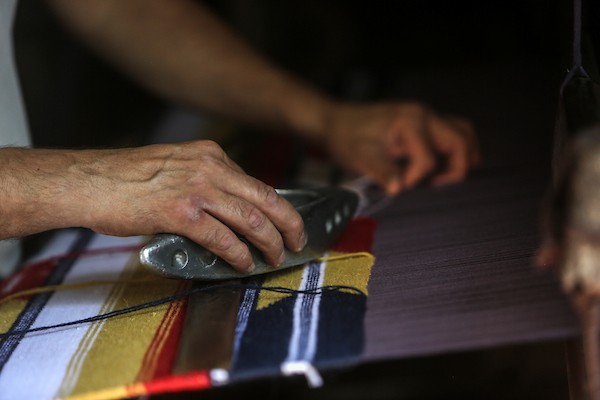 صناعة السجاد اليدوي بغزة تنسج خيوط الأمل لتقاوم الاندثار 12.jpg
