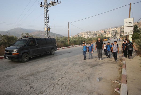 طلاب فلسطينيون يتوجهون الى مدرستهم في قريتي اللبن الشرقية والساوية جنوب نابلس 18(1).jpg