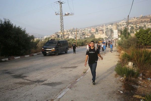 طلاب فلسطينيون يتوجهون الى مدرستهم في قريتي اللبن الشرقية والساوية جنوب نابلس 17.jpg