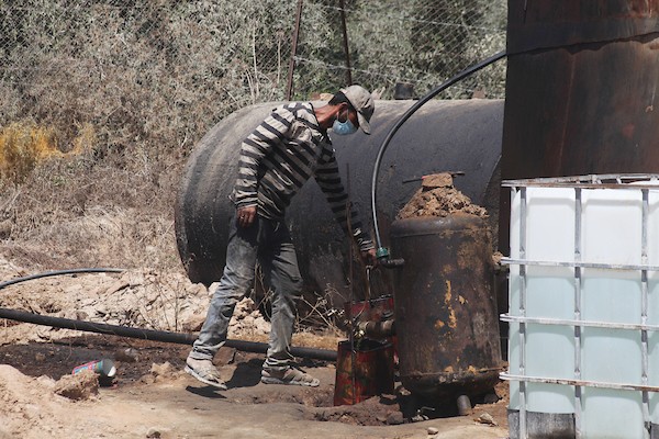 إنتاج الوقود من البلاستيك.. مشروع شبابي يُحارب البطالة في قطاع غزة 16(1).jpg