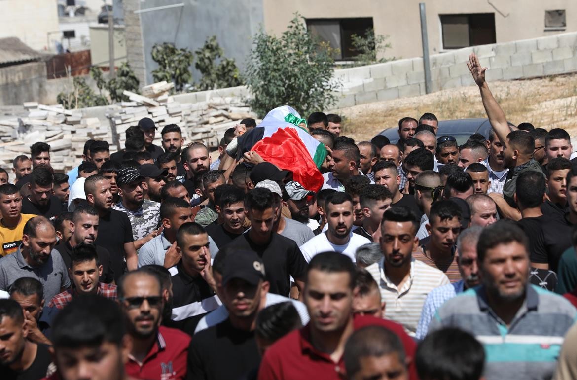 تشييع جثمان الشهيد صلاح صوافطة (58 عاما) إلى مثواه الأخير في طوباس.jpg