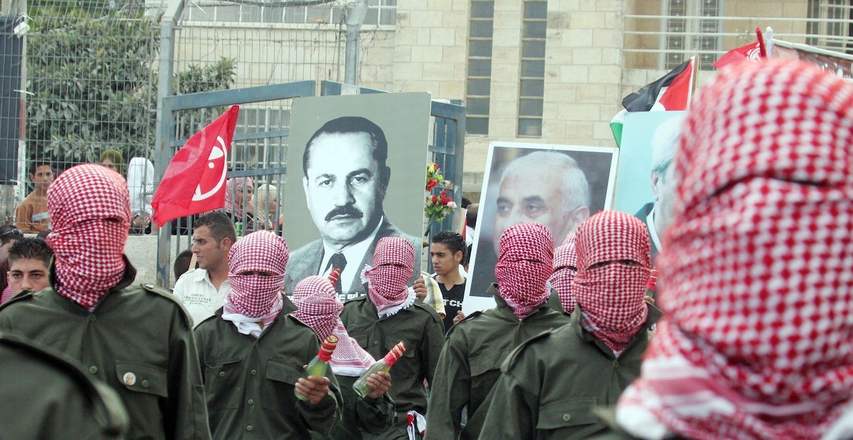 لم تغب رائحة الحرب عن سيرة أبو علي في محطات الثورة الفلسطينية.jpg