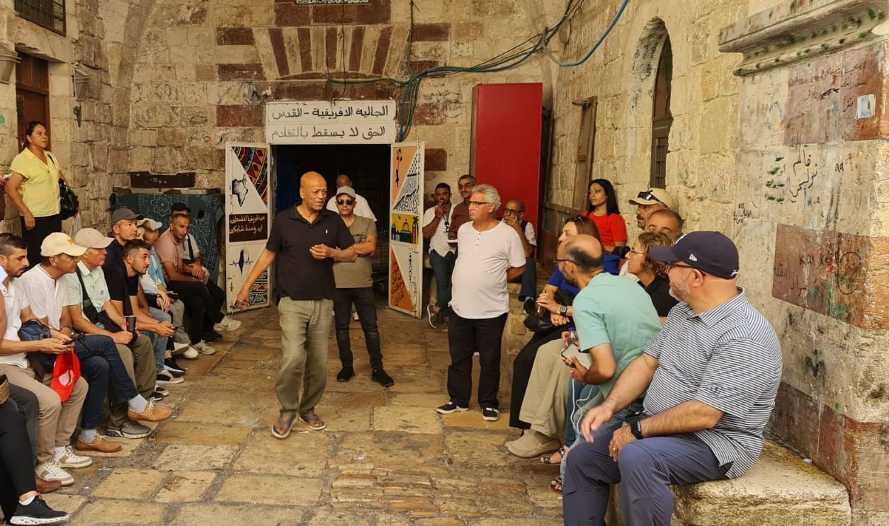 جولة ميدانية لأدلاء سياحيين فلسطينين في البلدة القديمة  4.jpeg
