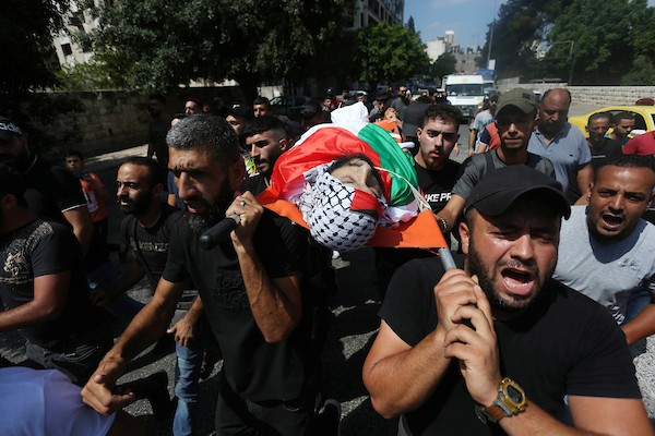 فلسطينيون يشيعون جثمان الشهيد محمد عرايشي الذي استشهد متأثرا بجروحه الخطيرة التي أصيب بها قبل حوالي أسبوعين في نابلس 8.jpg