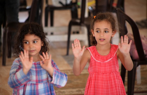 أطفال يمارسون أنشطة التفريغ النفسي في مدينة غزة 5.jpg