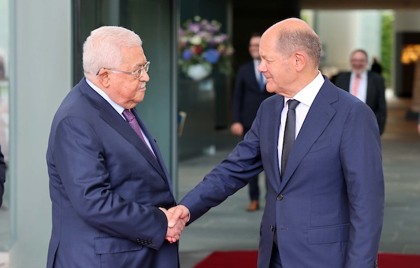 الرئيس الفلسطيني محمود عباس يلتقي مع المستشار الألماني أولاف شولتس في برلين 2.JPG