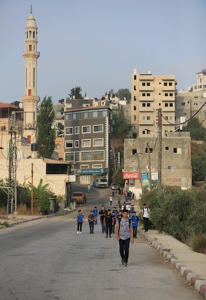 طلاب فلسطينيون يتوجهون الى مدرستهم في قريتي اللبن الشرقية والساوية جنوب نابلس 90.jpg