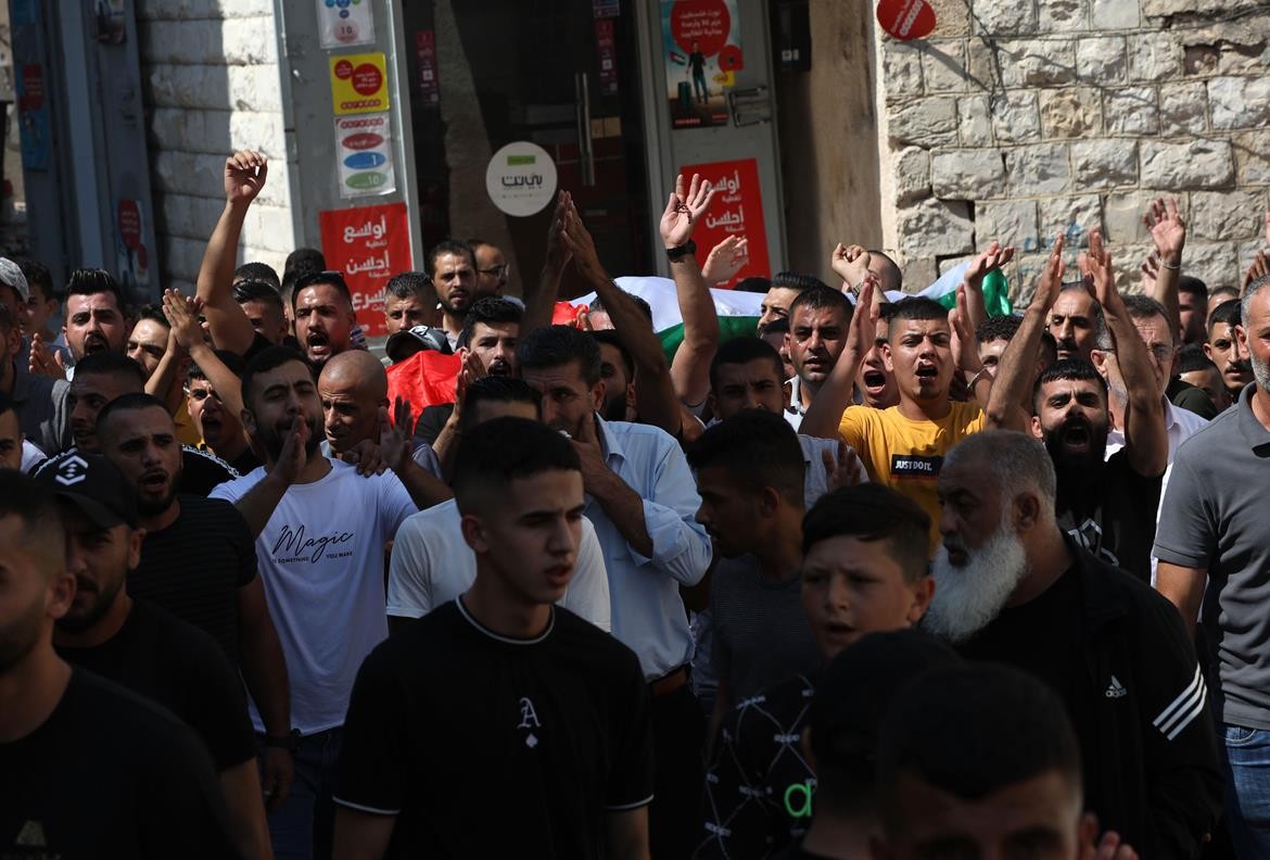 تشييع جثمان الشهيد صلاح صوافطة (58 عاما) إلى مثواه الأخير في طوباس 7.jpg