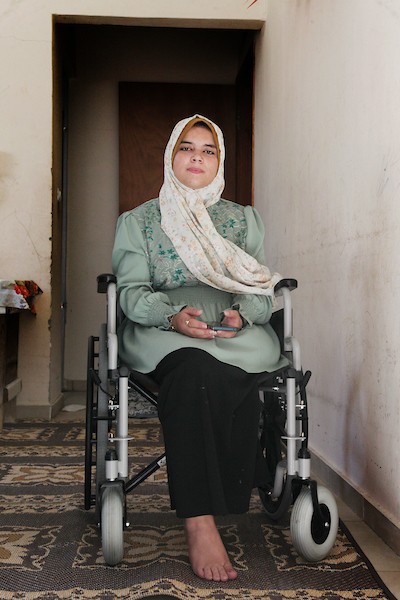 الطالبة مريم عبد ربه تهزم السرطان والإعاقة بالتفوق في الثانوية العامة 4.jpg