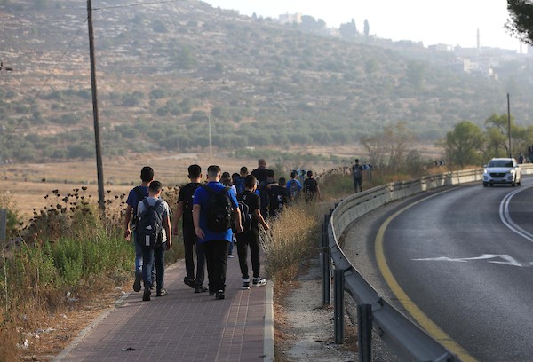 طلاب فلسطينيون يتوجهون الى مدرستهم في قريتي اللبن الشرقية والساوية جنوب نابلس 12(1).jpg