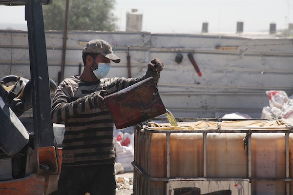 إنتاج الوقود من البلاستيك.. مشروع شبابي يُحارب البطالة في قطاع غزة 7.jpg