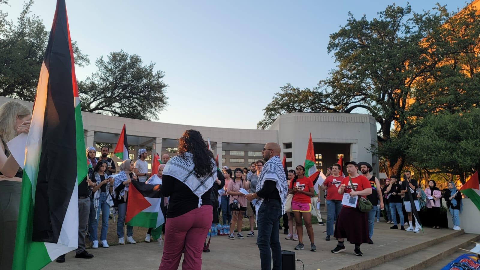 تظاهرة في دالاس ضد العدوان الإسرائيلي 2.JPG
