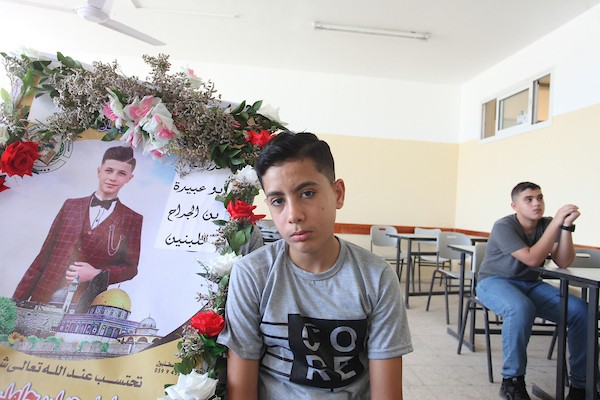 الصفوف الدراسية في مدرسة أبو عبيدة بن الجراح الثانوية تتزين بصور طلابها الشهداء 12.jpg