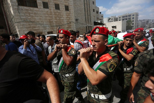 فلسطينيون يشيعون جثمان الشهيد محمد عرايشي الذي استشهد متأثرا بجروحه الخطيرة التي أصيب بها قبل حوالي أسبوعين في نابلس 11.jpg