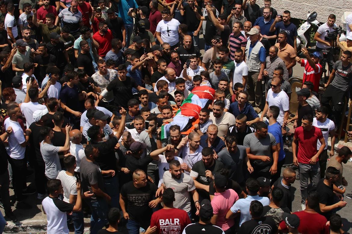 عشرات الآلاف يشيعون جثامين شهداء نابلس الثلاثة في موكب جنائزي مهيب 5.jpg