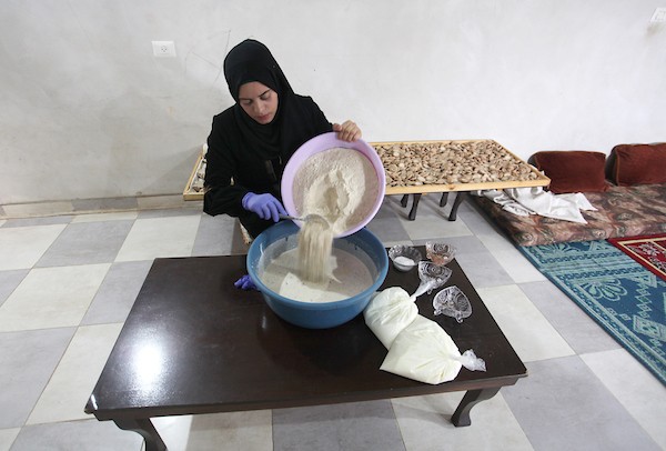 الفلسطينية أبو سعادة تُعيد إحياء صناعة أكلة الكِشك التراثية في خان يونس 11(1).jpg