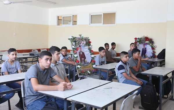 الصفوف الدراسية في مدرسة أبو عبيدة بن الجراح الثانوية تتزين بصور طلابها الشهداء 1.jpg